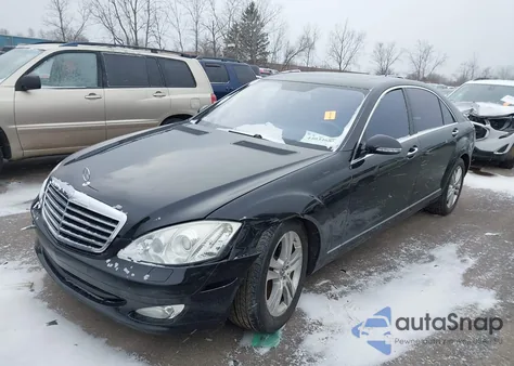2007 Mercedes-Benz S 550 4Matic z USA, uszkodzony, nr VIN WDDNG86X87A137895